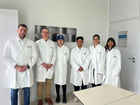 ISM Hamburg students take part in field project for pharmaceutical tablet presses