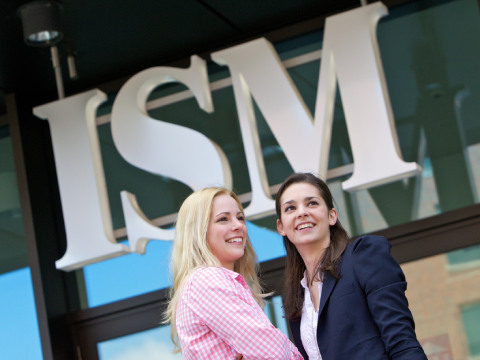 Two students in front of ISM Hamburg