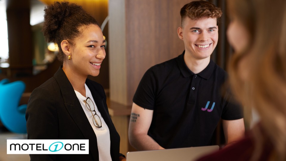 Bachelor Hotel Management work and study program students