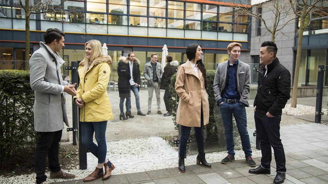 students in Munich at the private university of applied sciences